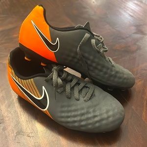 Nike Magista Youth Soccer Cleats